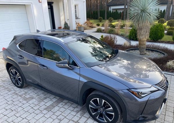 Lexus UX cena 123500 przebieg: 32000, rok produkcji 2021 z Szczekociny małe 781